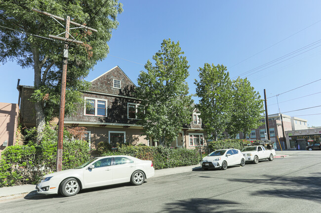 Building Photo - 2142 Portland St