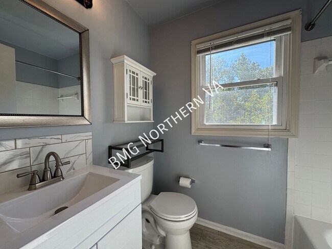 Building Photo - 7343 Rokeby Dr