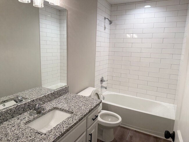 Building Photo - 128-132 SW 8th St