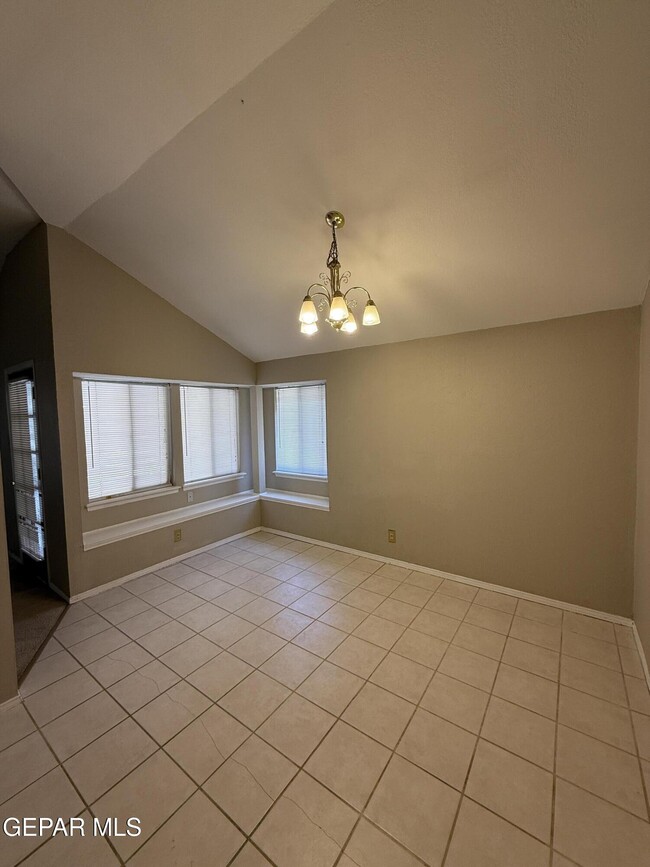 Building Photo - 741 Villa Vanessa Dr