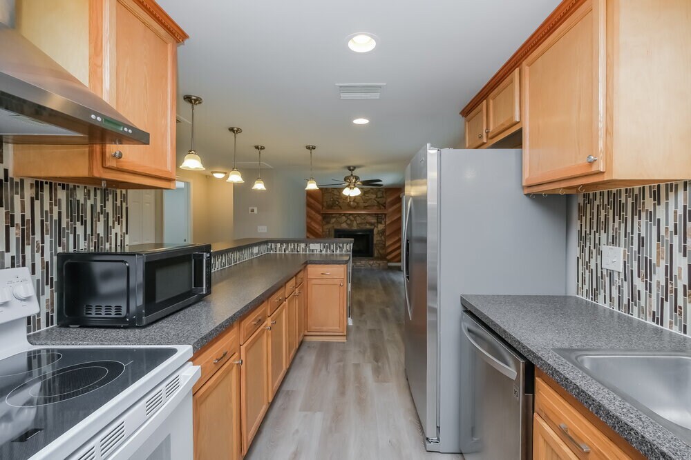 Building Photo - 4107 Canoga Park Dr
