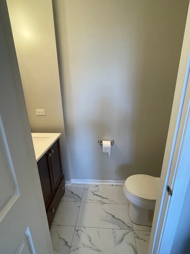 Building Photo - 541 Springbrook Trail N