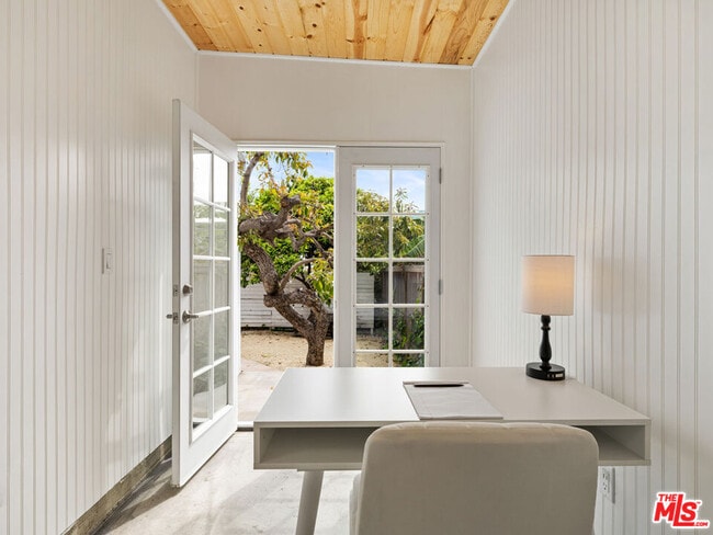 Building Photo - 741 N Dillon St