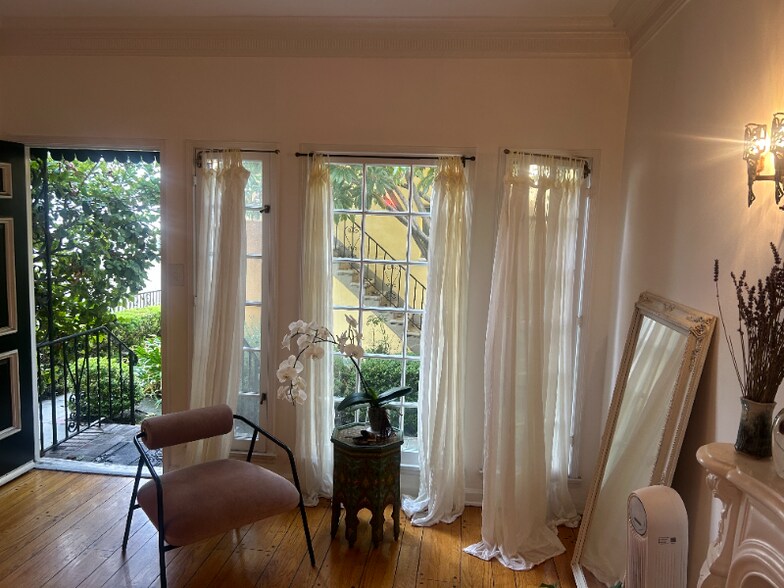 Building Photo - 1016 Masselin Ave