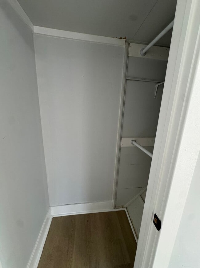 Building Photo - Remodeled 4bd/2 bath Home with Rear yard!!...