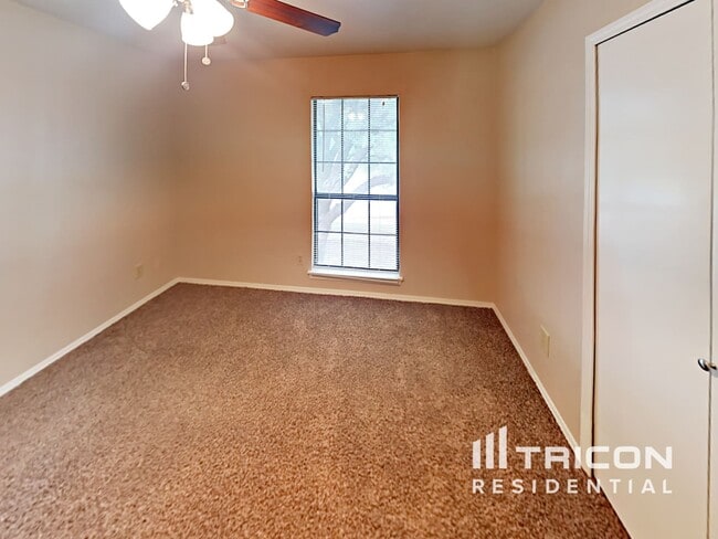 Building Photo - 1378 Southridge Dr