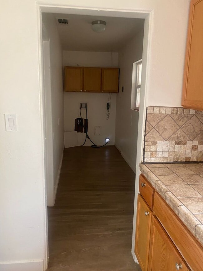 Building Photo - Darling Unit For Rent in Bakersfield