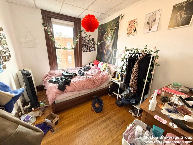 Building Photo - 26 Symphony Rd