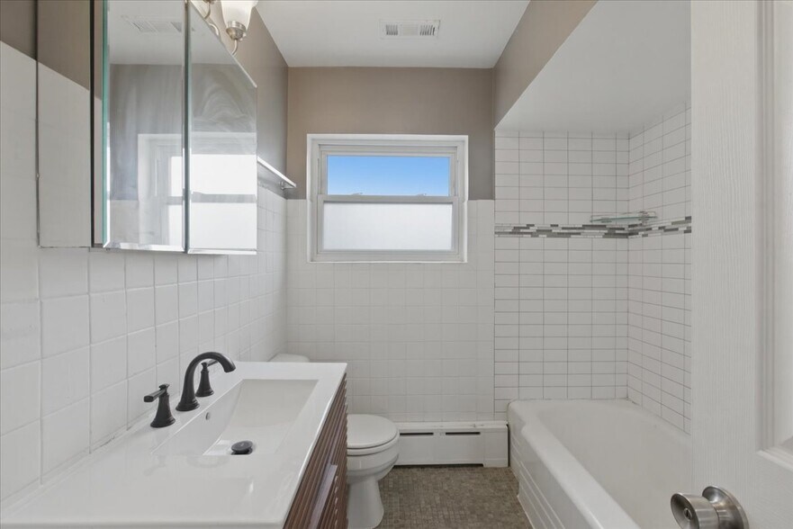 Building Photo - 3018 N Whipple St