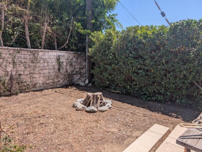 Building Photo - 14656 La Maida St