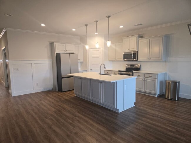 Building Photo - FOR RENT in MIDLAND! Available Now!