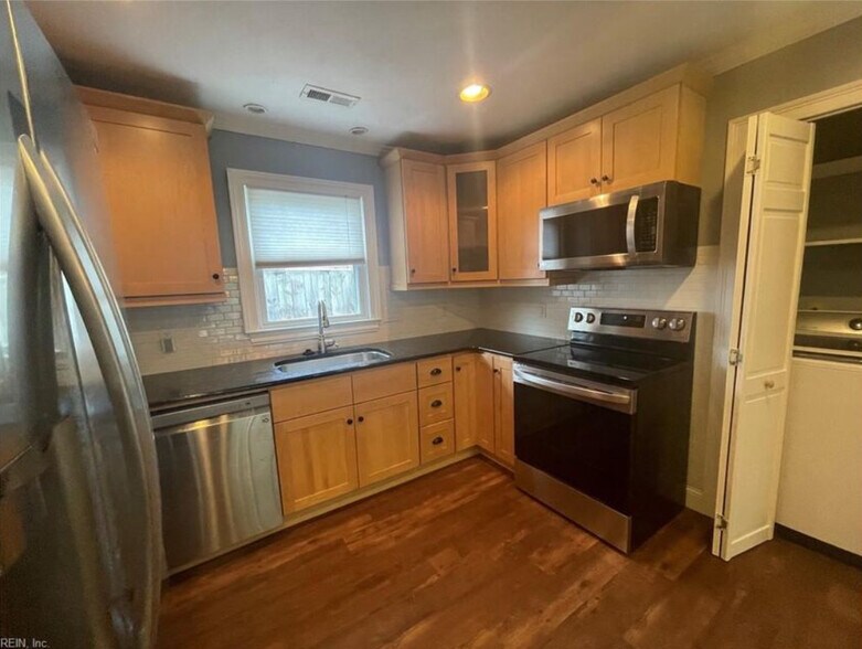 Building Photo - 3648 Coleridge Ct