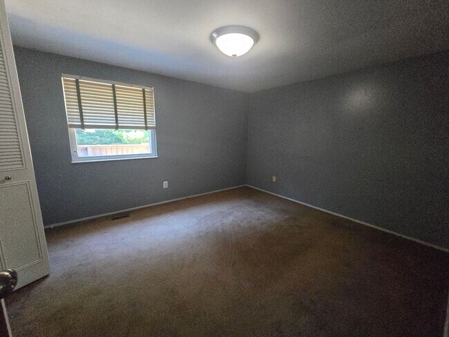 Building Photo - 104 Ridgeview Dr