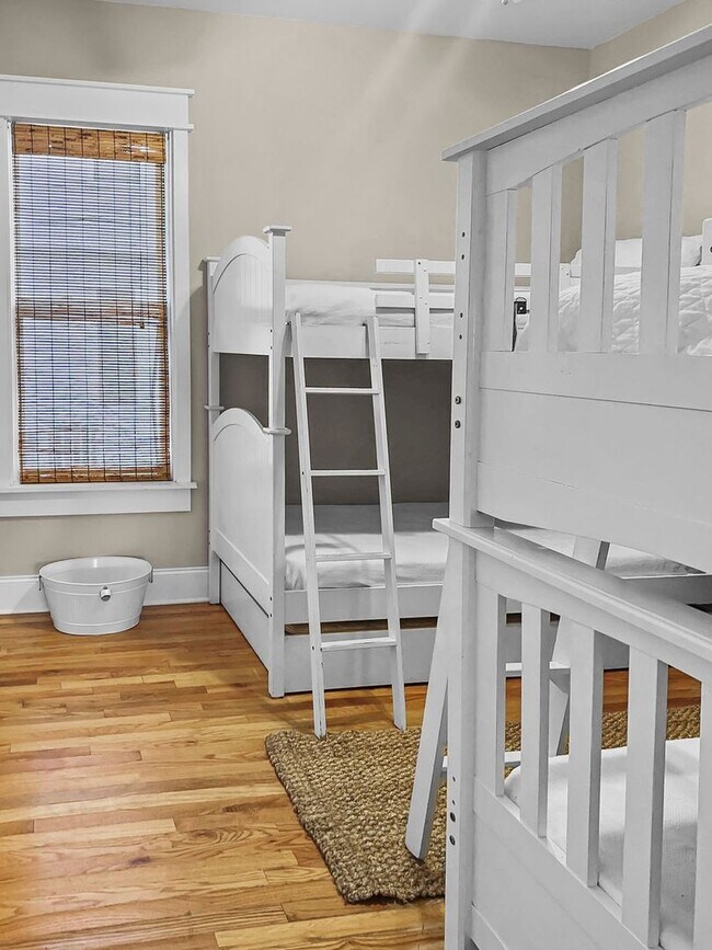 Building Photo - 50% off first months rent.  Open 3 bedroom...