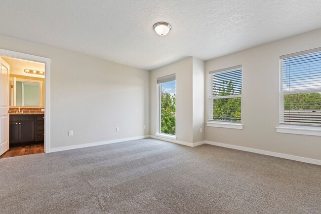 Building Photo - Can't miss Luxury New Townhome in West Bench!
