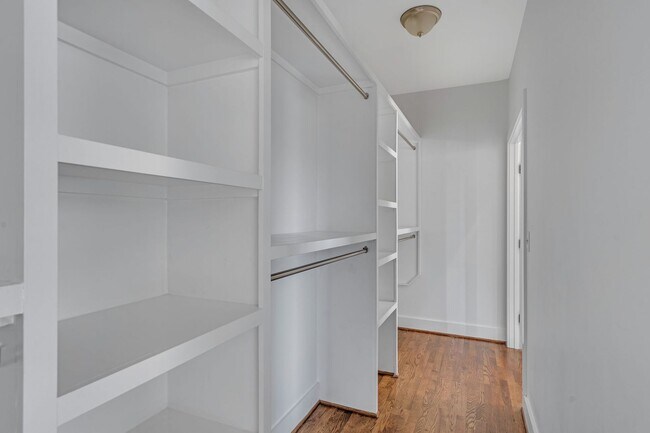 Building Photo - 4 BR with amenities in The Nations~