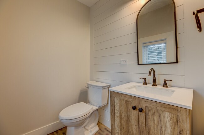 Building Photo - 5241 Lyman Ave