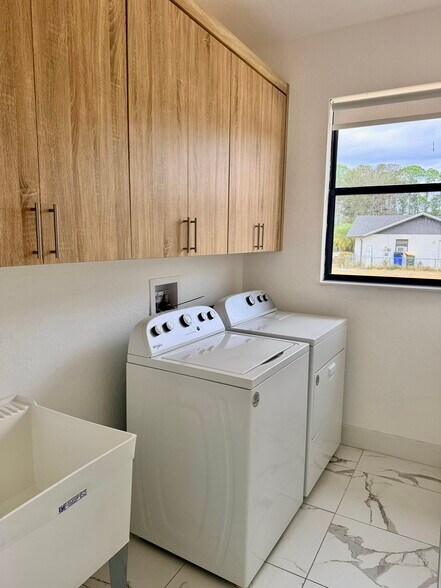 Building Photo - 4128 Barbarossa Ave