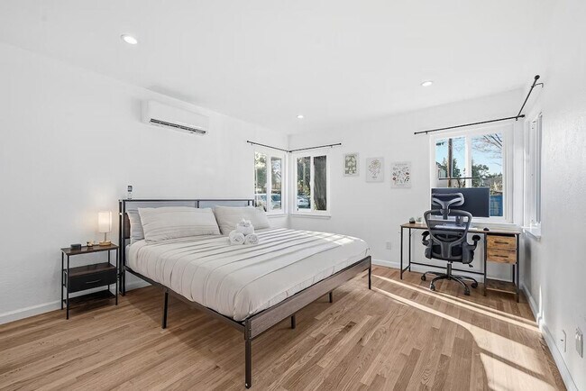 Building Photo - 422 Morse Ave