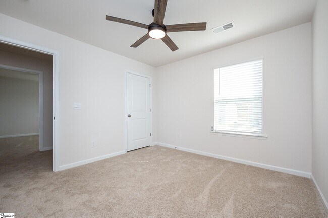 Building Photo - 114 Green Oak Dr