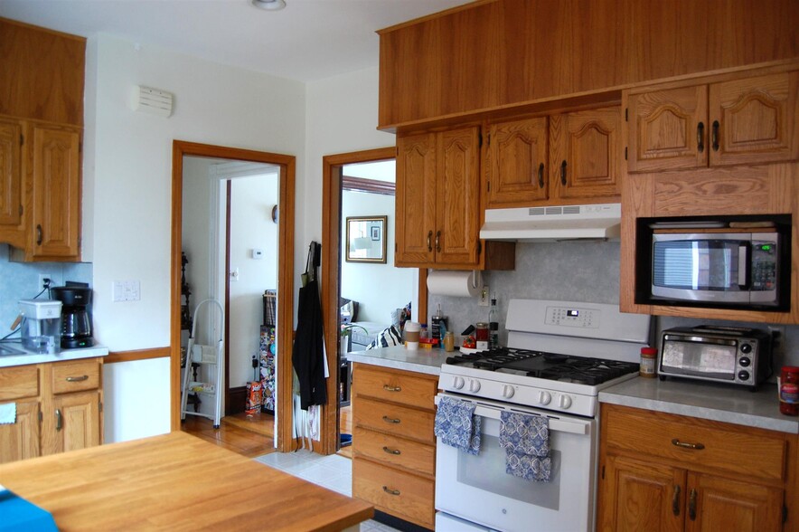 Building Photo - 14 Cottage Ave
