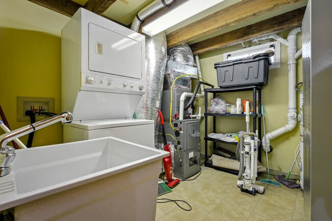 Building Photo - 11826 Colonial Trail W