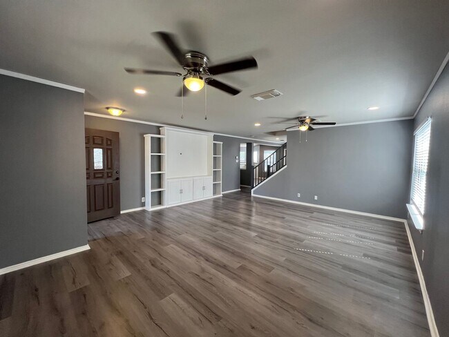 Building Photo - AWESOME Updated 4-Bed 2.5-Bath in Gruene C...