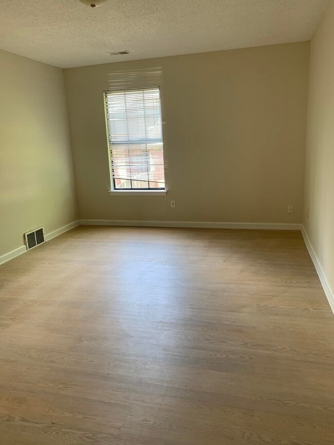 Building Photo - 1685 Oaken Bucket Dr