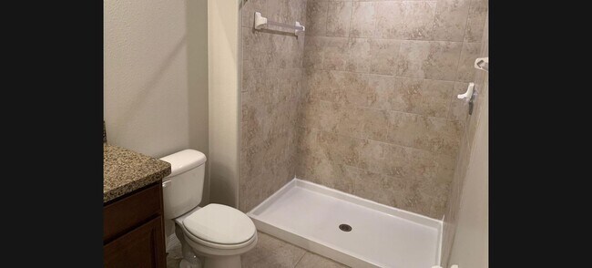 Building Photo - Town House 3/2.5 in Riverview