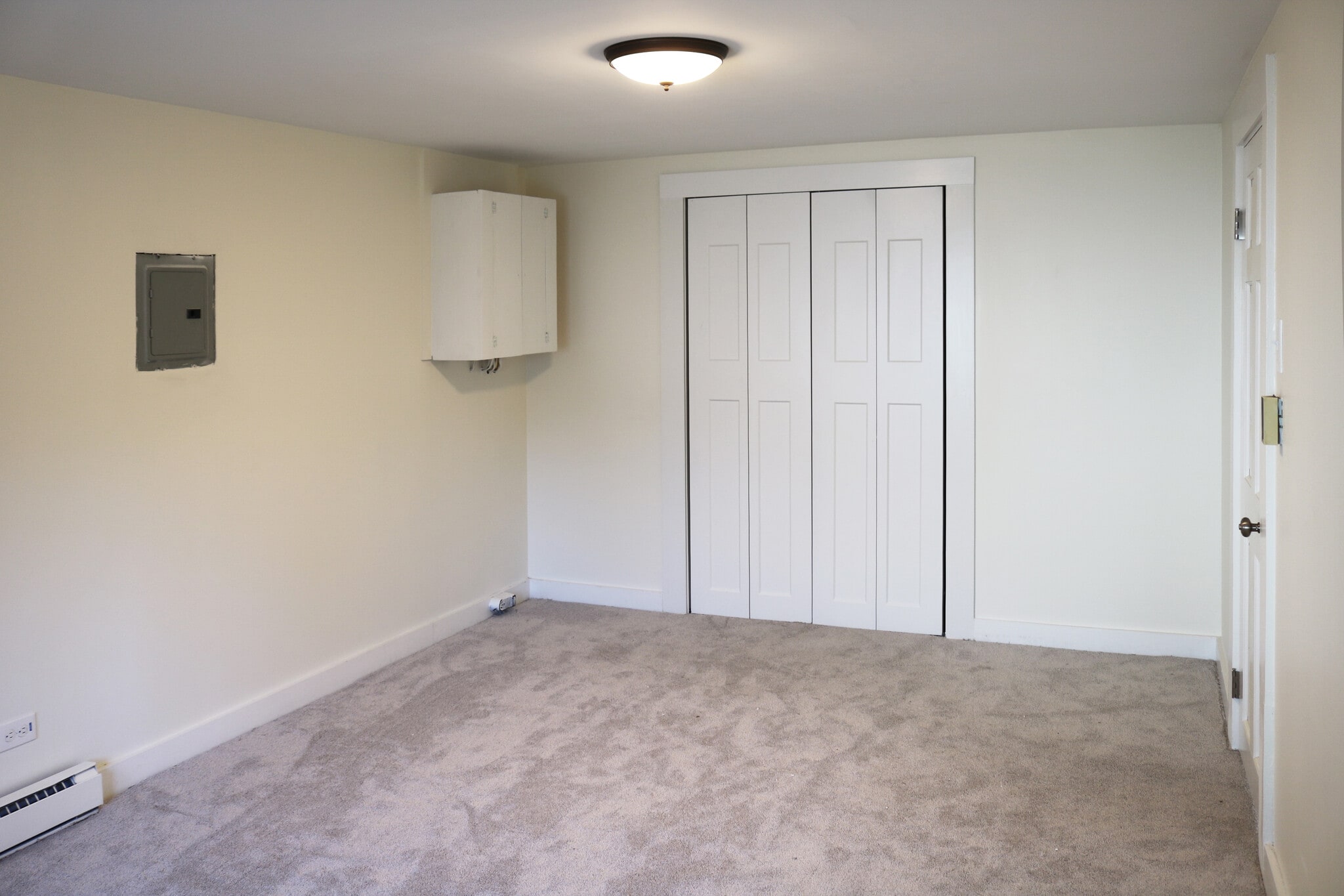 Luxury carpet in bedroom. - 34A Royal Ave