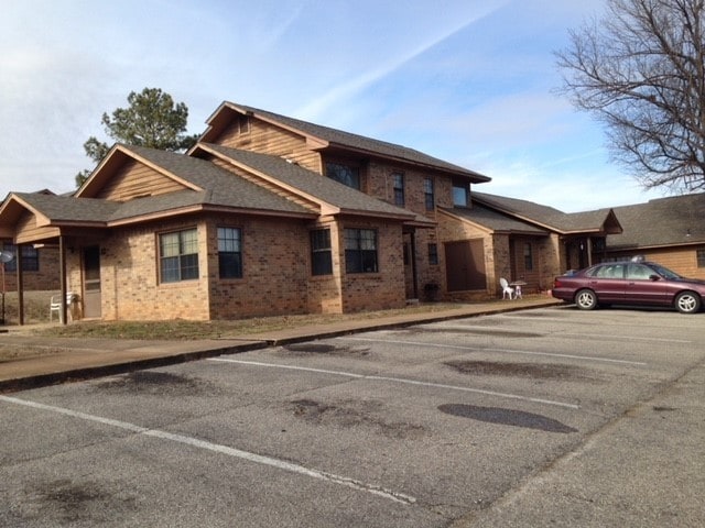 Primary Photo - Spring Creek Apartments