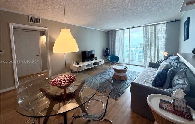 Building Photo - 1155 Brickell Bay Dr