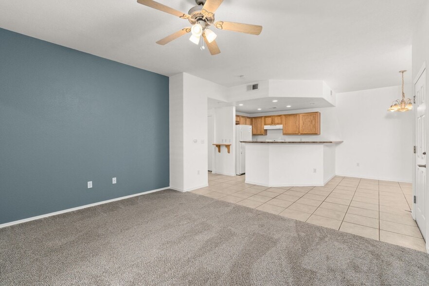 Living area - 6800 Vista del Norte Rd NE