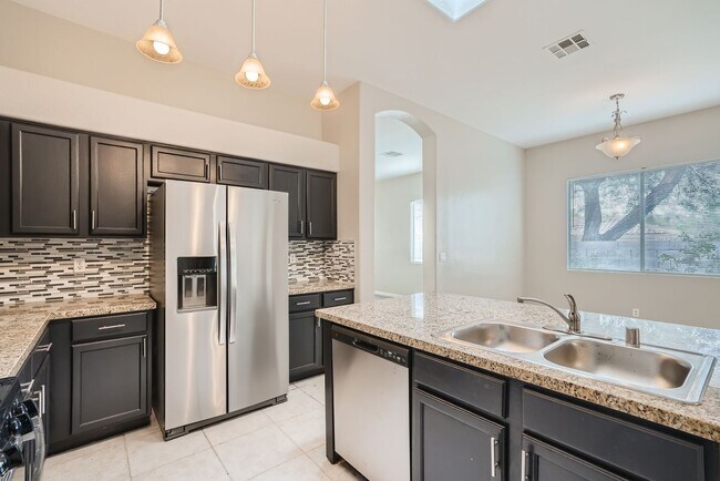 Building Photo - Amazingly beautiful one story house in Summerlin with pool!