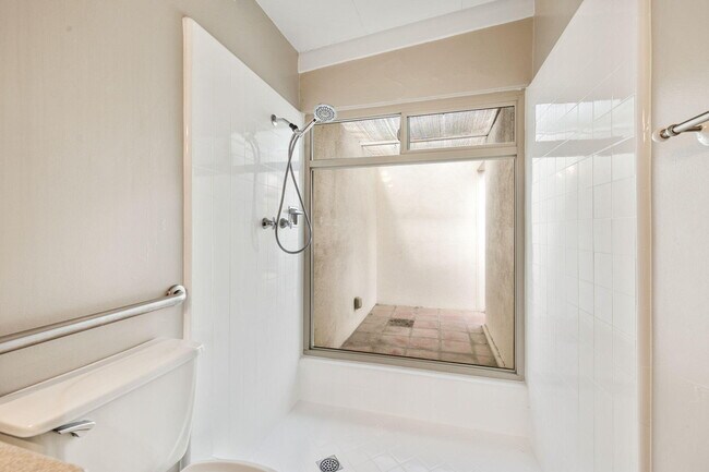 Building Photo - 71996 Vista Del Rio