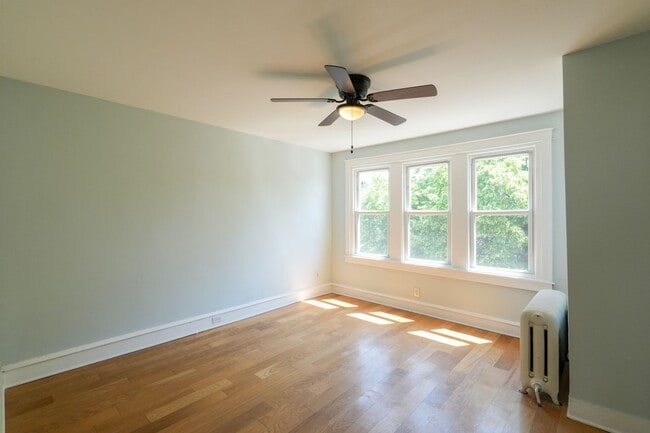 Building Photo - Move-In Ready 3BR/1BA South Philly Rowhome with In-Unit Laundry — 2 or 3BR Housing Choice Voucher...