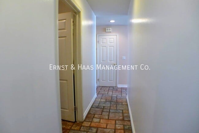 Building Photo - 3560 Pine Ave