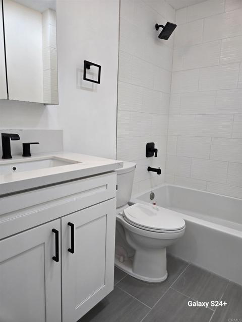 Building Photo - 110 W Island Ave