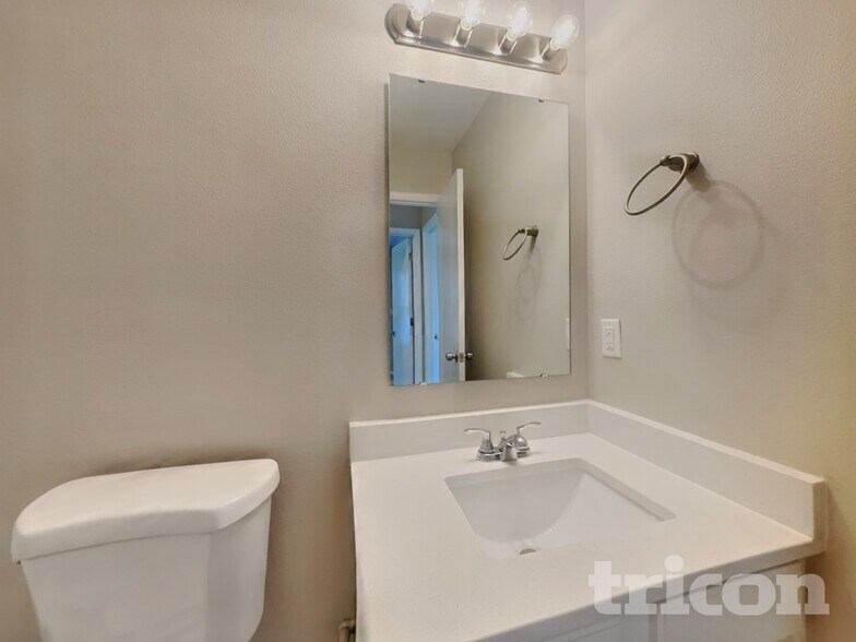 Building Photo - 843 Bitting Hall Cir