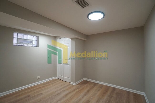 Building Photo - 9858 S Drexel Ave