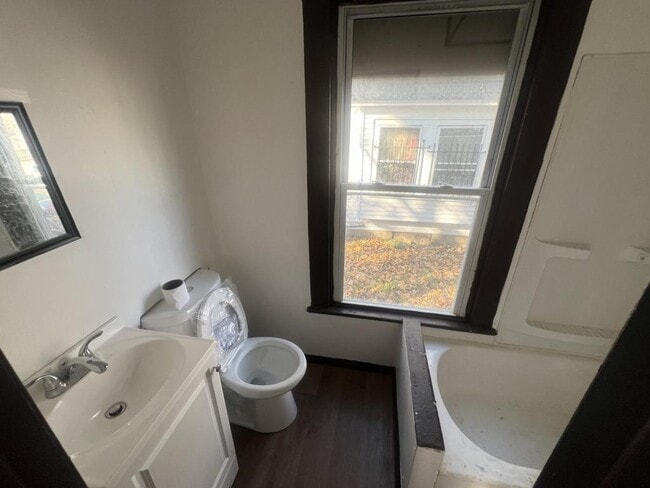 Building Photo - 213 Flint St