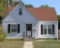 Building Photo - **Lake Nokomis Beauty! 3 Bed 1 Bath!**