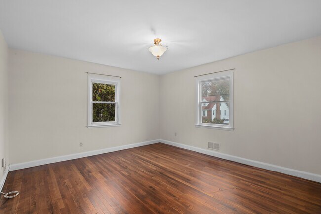 Building Photo - 216 S Poe St