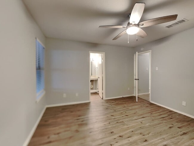 Building Photo - Alluring Single Family Home | 3 BR/2BA | 2-Car Covered Parking | Fencing wood