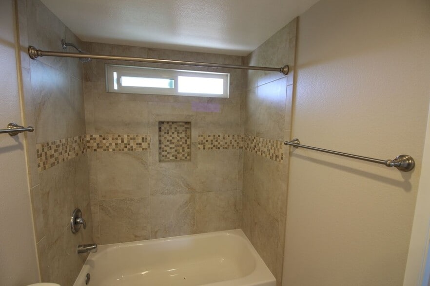 Building Photo - 227 Avenida Lobeiro