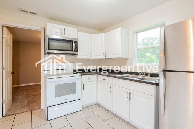 Building Photo - 114 S Sheridan Ave