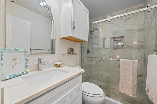 Building Photo - 9239 SE Riverfront Terrace