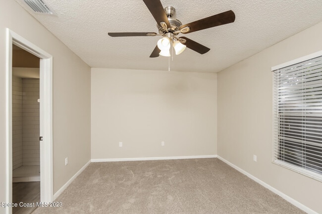 Building Photo - 865 Pine Wood Ave