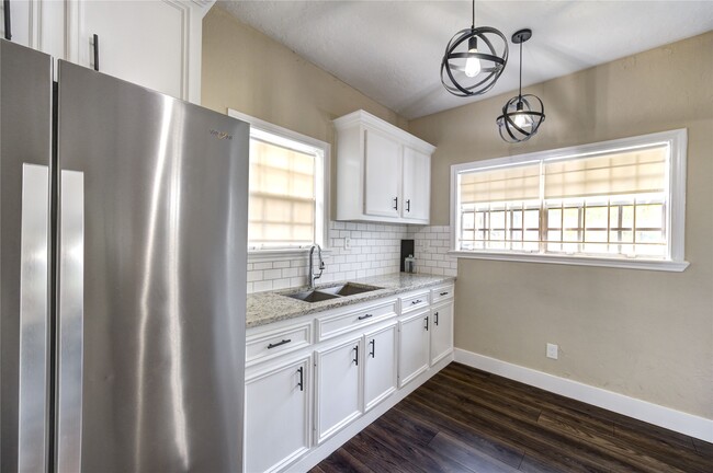 Building Photo - 306 Morris St