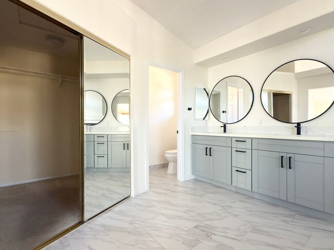 Building Photo - Spacious Home in Santa Fe Hills